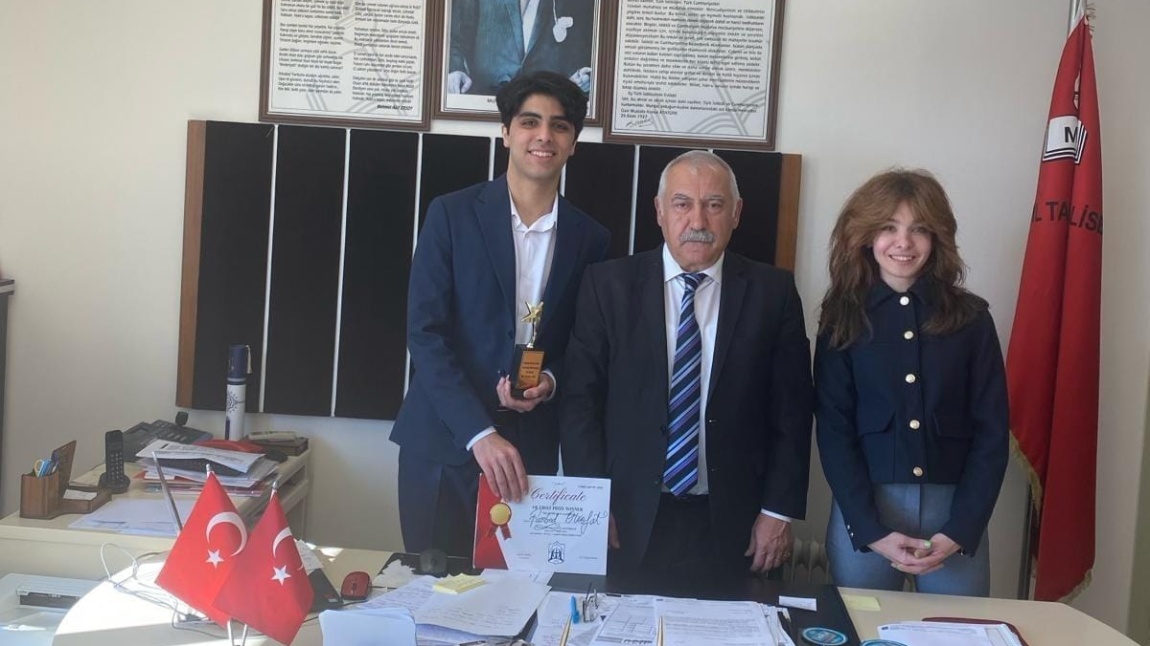 İstanbul liselerarası düzenlenen KasG talk motivasyon konuşması yarışmasında İngilizce öğretmenimiz koçluğunda okulumuz 12/A sınıfı öğrencimiz Farbod Otoofat  birinci olmuştur.