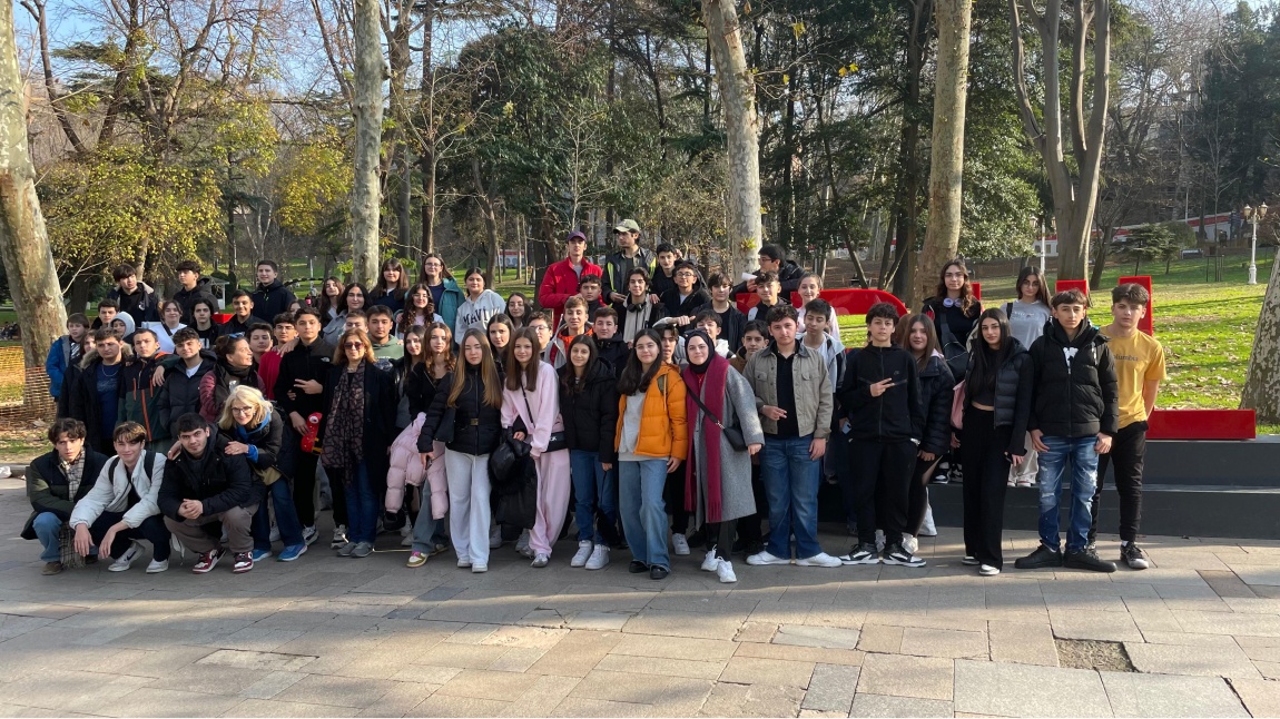 Bugün günlerden İstanbul’du. Sultanahmet ‘te bulunan Yerebatan Sarnıcı’nı ve Gülhane Parkı’nda  yer alan  Arkeoloji Müzesi'ni gezdik. 